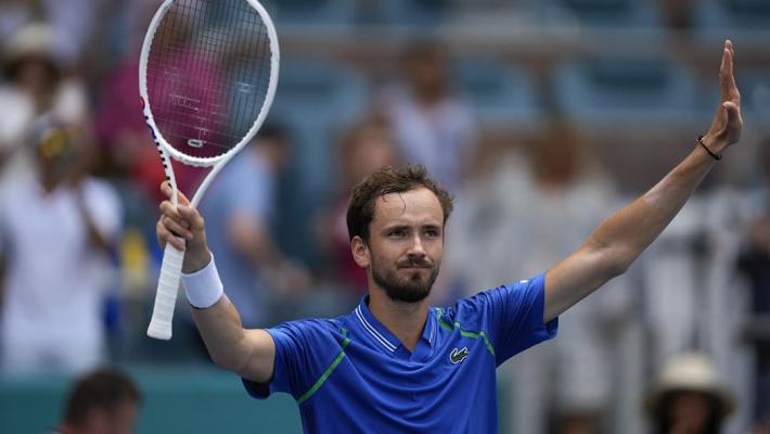 场上有更多 场上有更多